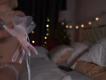girl
        eva_lilaura cam image #227530