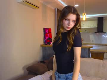 girl
        annisdwight cam image #208645