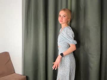 girl
        edwinacornett cam image #164213