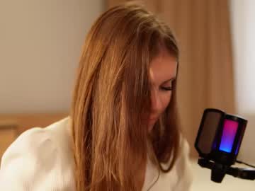 girl
        elvinagallamore cam image #204076