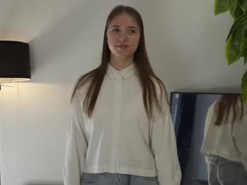 girl
        nico_collard cam image #238038