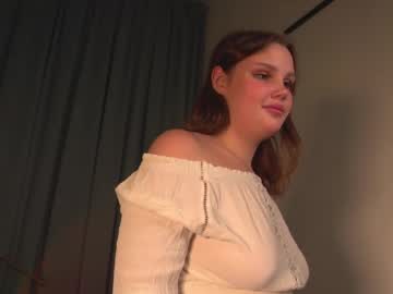 girl
        drinkmorwater cam image #211662