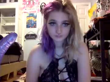 girl
        lizz44887 cam image #129981