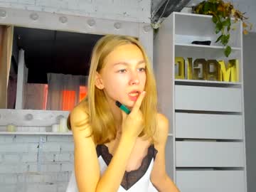 girl
        blondylilu cam image #12997