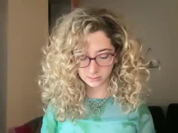 girl
        themissstevie cam image #86542