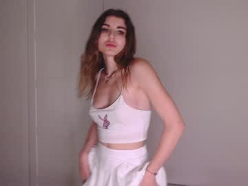 girl
        daisy_flo cam image #106782