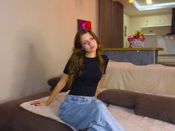 girl
        annisdwight cam image #208667