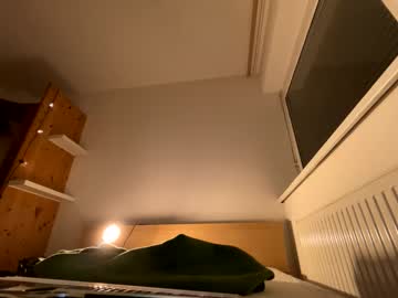 girl
        fliegerfrau cam image #219638