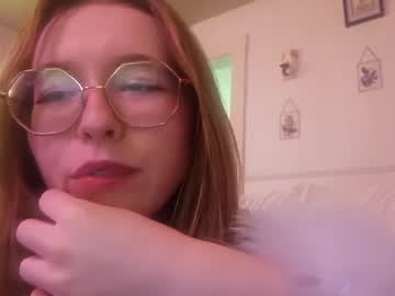girl
        luckylychee cam image #175909
