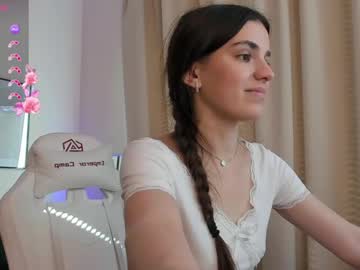 girl
        suzyjames cam image #196740