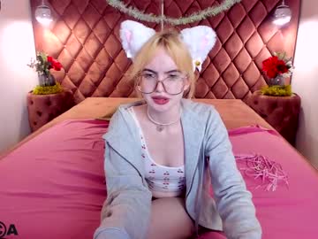 girl
        mistycerulin cam image #48084