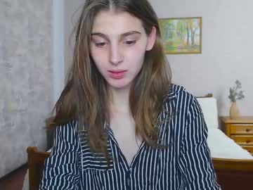 girl
        little_kitt1y_ cam image #125295
