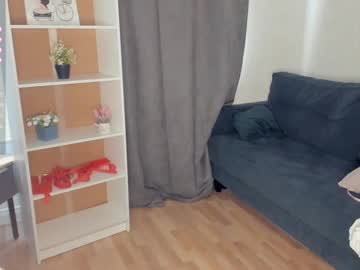 girl
        ellettedrews cam image #180009