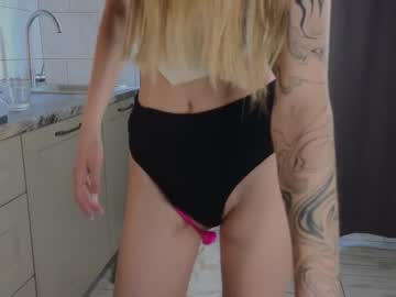 girl
        anitaholmes cam image #184362
