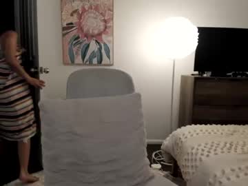 girl
        eva_200 cam image #78741