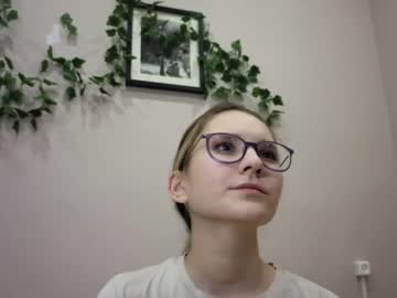 girl
        evepearce cam image #115624