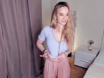 girl
        love_lovess cam image #101506