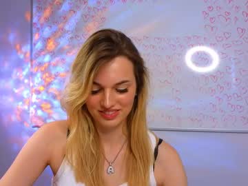 girl
        mattieandrews cam image #262914