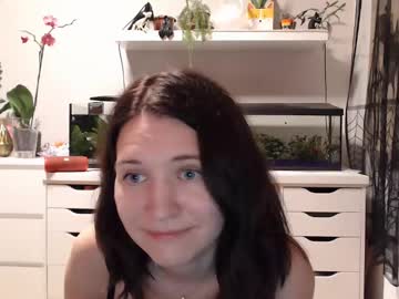 girl
        shy_little_one_ cam image #218702