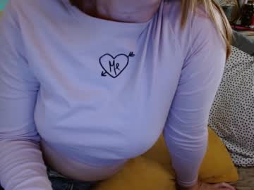girl
        juicy_peach88 cam image #3116
