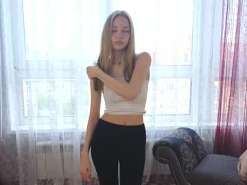 girl
        constancedunnuck cam image #259250