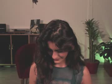 girl
        marmuse cam image #102115