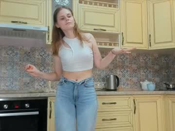 girl
        sara_daviss cam image #114108