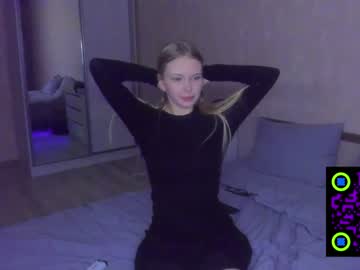girl
        right_and_left cam image #151705