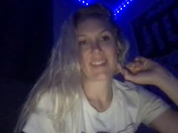 girl
        eveandtheforbiddenfruit cam image #162855