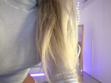 girl
        lunaink_ cam image #217337