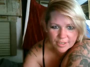 couple
        thickthighsdarkeyes cam image #120887