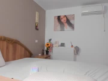 girl
        kellsey_shy cam image #103332