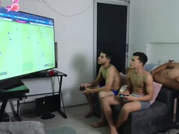 couple
        friendsbi_sextape cam image #224349