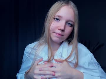 girl
        hug_honestly cam image #131077