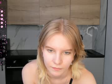 girl
        lizbethberner cam image #152270