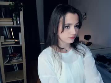 girl
        keti_bunny cam image #219882