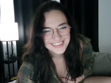 girl
        ichasefatmen cam image #48715