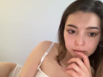 girl
        lilellina cam image #259282