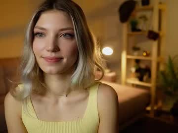 girl
        darlineash cam image #230033