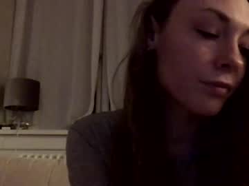 girl
        lady_dagmar cam image #140695