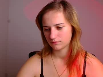 girl
        molly_lyyy cam image #208790