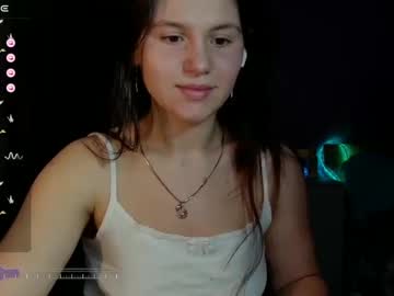 girl
        bellaelya cam image #236450
