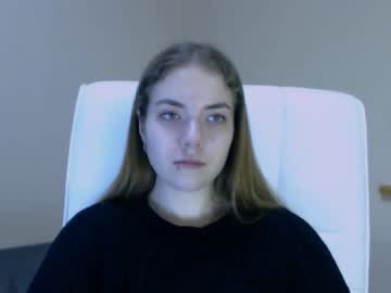 girl
        zoey_deuttch cam image #58750