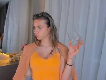 girl
        amitybody cam image #197378