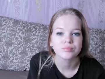 girl
        andreaecobbe cam image #49745