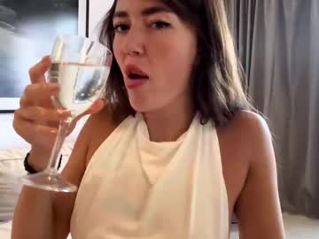 girl
        skyluna69 cam image #219280