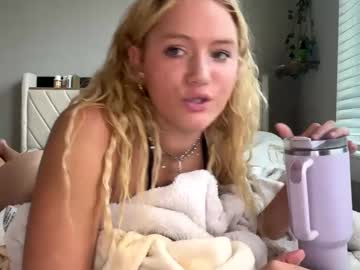 girl
        sweetbrittaniexox cam image #251572