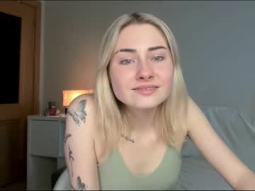girl
        runaway_bridee cam image #151053