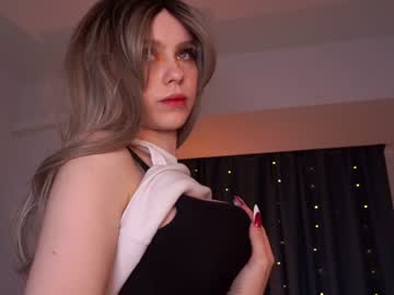 girl
        mini_cruella cam image #155820