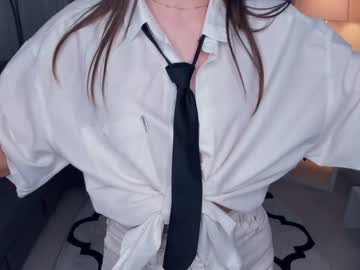 girl
        moiracutsforth cam image #156846